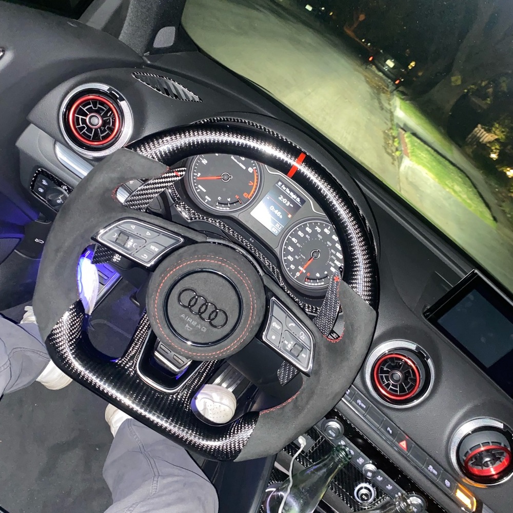 2020 carbon Audi A3 racing steering wheel with carbon paddle shifters - Picture 5 of 8
